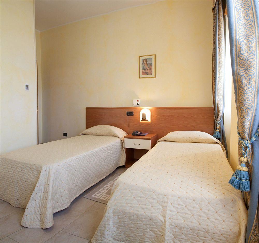 Pralormo Lo Scoiattolo Piedmont Bike Hotel מראה חיצוני תמונה
